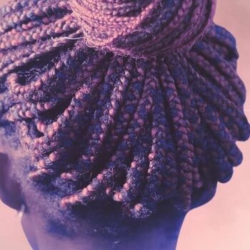 Comment rafraichir ses tresses ou ses locks sans recourir au lavage ?