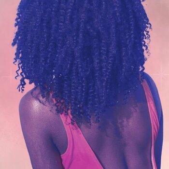 Pas de routine à 10 étapes, juste quelques gestes : le vrai secret des Brésiliennes aux cheveux crépus en bonne santé