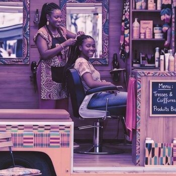 Salon de coiffure mobile : une tendance qui monte, et un créneau encore vide pour la coiffure afro