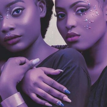Comment comparer les plateformes de coiffure afro en ligne pour bien choisir ?